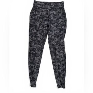 Lululemon Camo Joggers Size 4 – Trendy & Ultra Comfy!